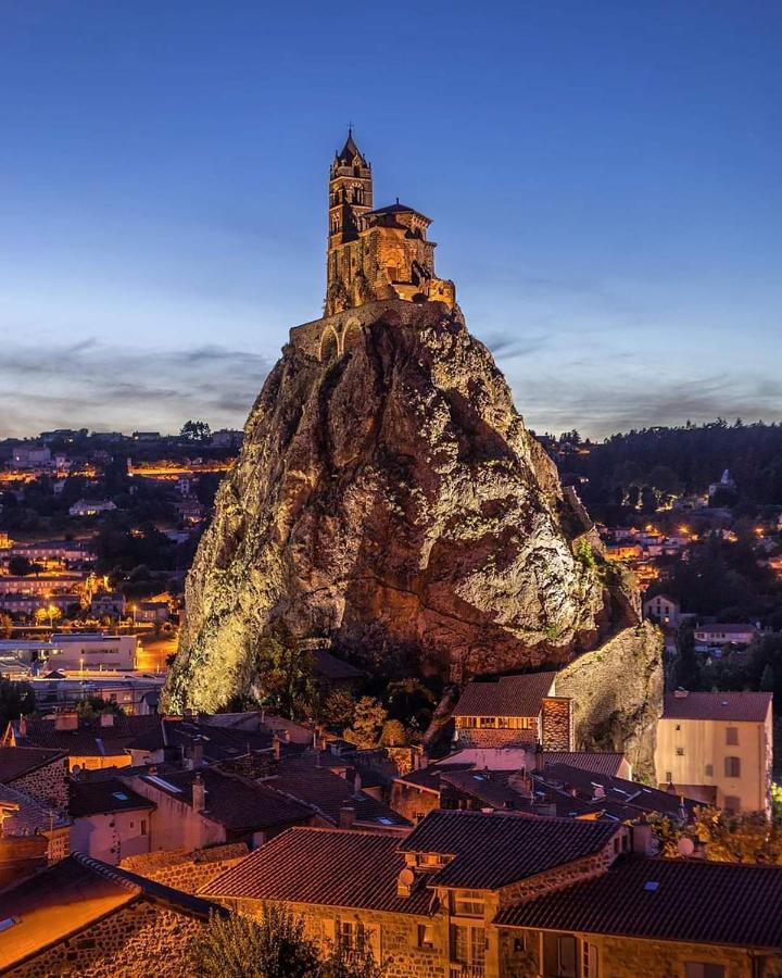 Maison Au Loup - Superbe Ancien Hotel Particulier Du Xvie Siecle Au Coeur De La Vieille Ville Du Puy Le Puy-en-Velay Eksteriør billede